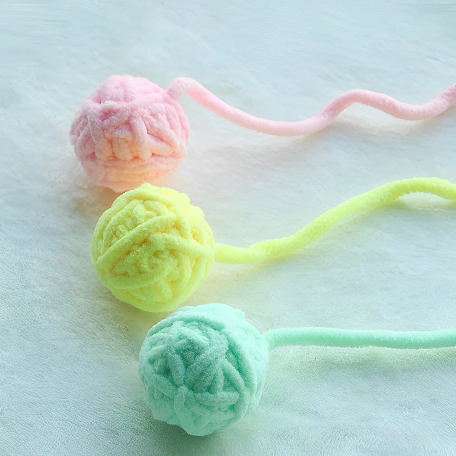 Funny Interactive Cat Toy Colorful Yarn Balls with Bell Sounding